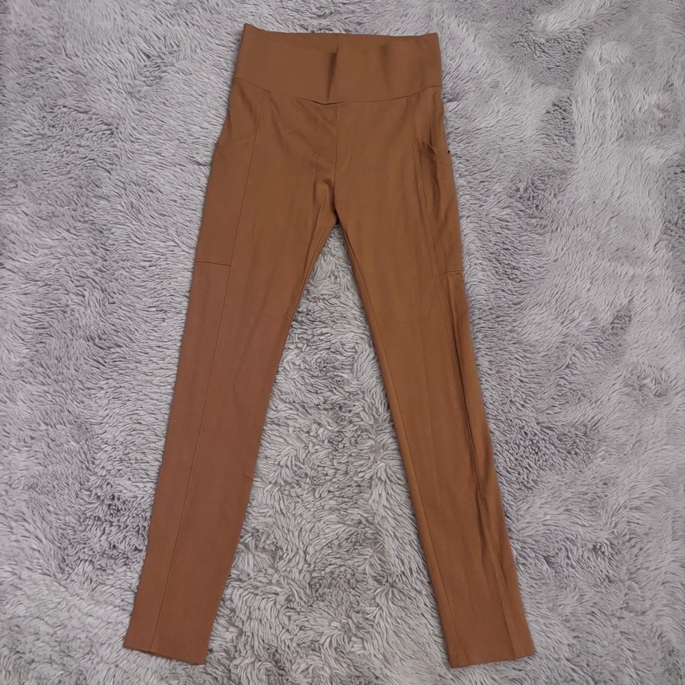 ⭐️⭐️⭐️Like New Lou & Grey leggings size XS